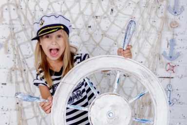 Long Island Maritime Museum: Girl in a sea-inspired location