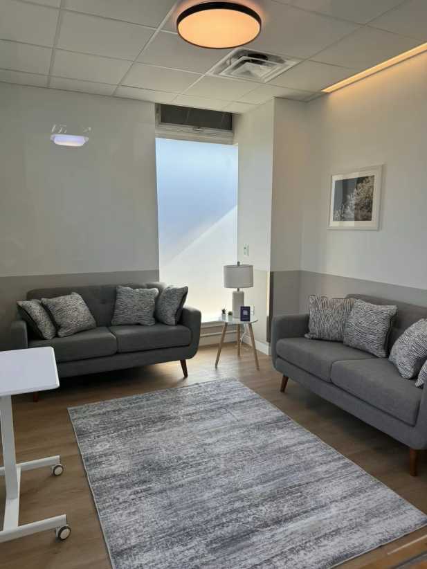 Waiting room at Veterinary Specialty & Emergency Center